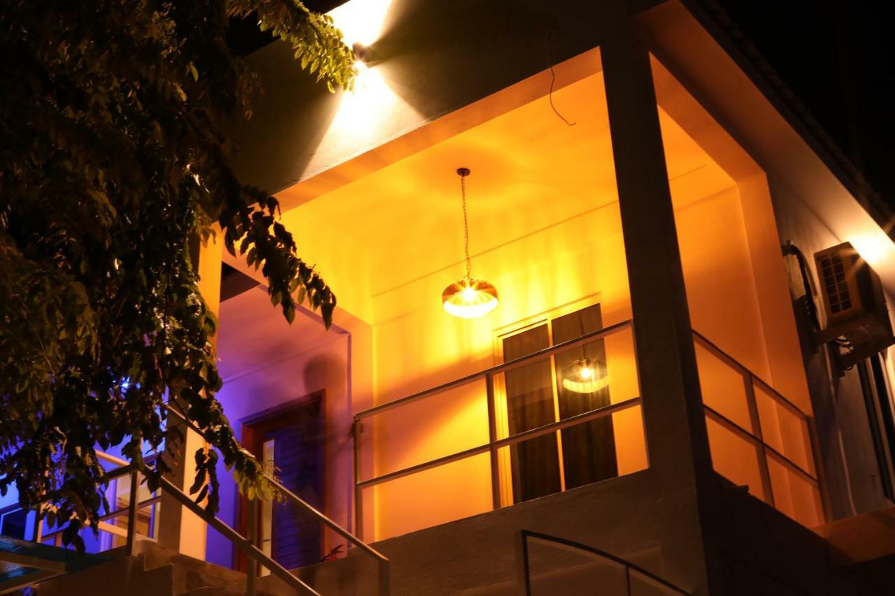 Moodhu Surf House Hotel Himmafushi Exterior photo